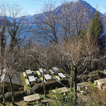 Near Monastero And Castello Di Vezio Lägenhet